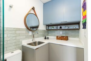 Image 9 - 883422