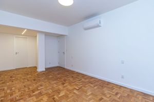 Image 18 - 883426