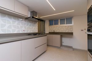 Image 7 - 883426