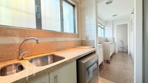 Image 4 - 883428