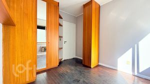 Image 16 - 883428
