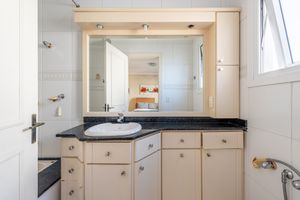 Image 18 - 883433