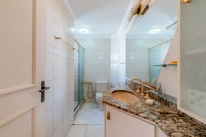 Image 15 - 883433