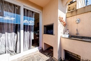 Image 9 - 883433