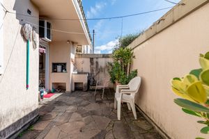 Image 10 - 883433