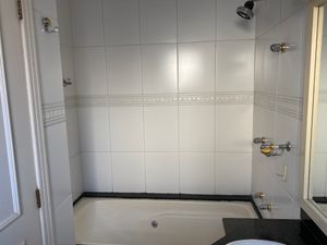 Image 12 - 883433