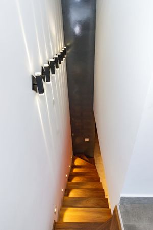 Image 10 - 883445