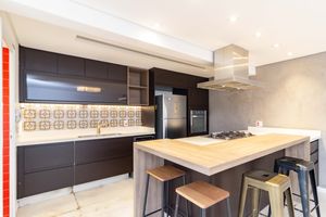 Image 19 - 883445