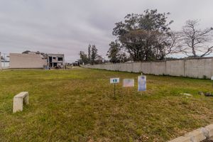 Image 1 - 883474