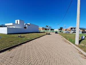 Image 0 - 883477