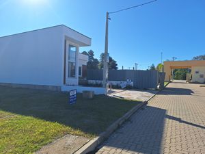 Image 1 - 883477