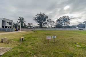 Image 1 - 883478