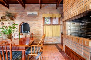 Image 6 - 883482