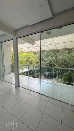 Image 11 - 883485
