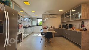 Image 6 - 883505