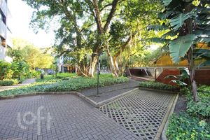 Image 42 - 883505