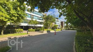 Image 33 - 883505