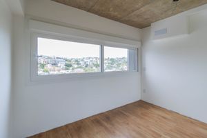 Image 10 - 883512