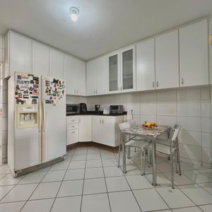 Image 18 - 883516