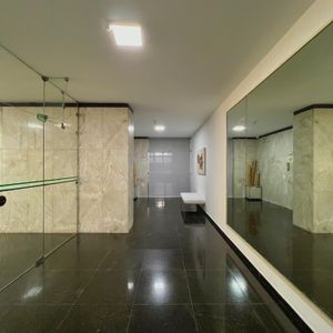 Image 32 - 883516