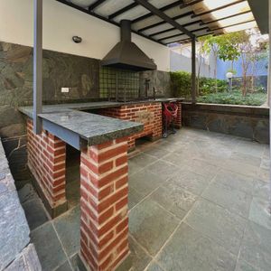 Image 29 - 883516