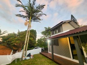 Image 10 - 883517