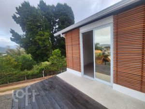 Image 18 - 883517