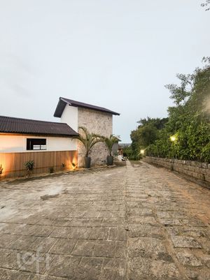 Image 34 - 883517