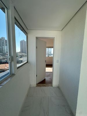 Image 30 - 883520