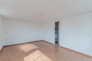 Image 11 - 883520
