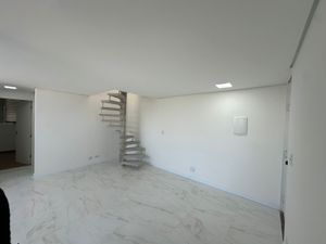 Image 7 - 883520