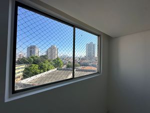 Image 10 - 883520