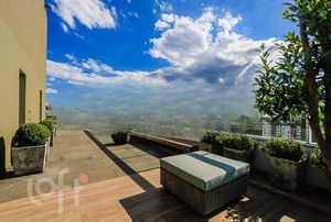 Image 17 - 883525