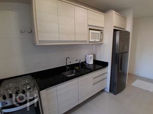 Image 4 - 883527