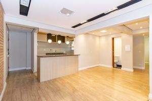 Image 8 - 883528