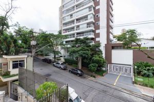 Image 6 - 883528