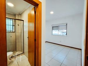 Image 7 - 883529