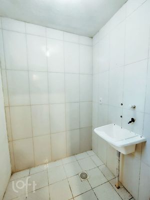 Image 16 - 883529