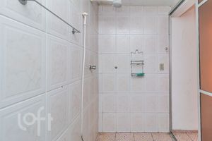 Image 21 - 883559