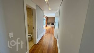 Image 6 - 883566