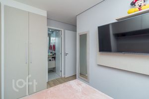 Image 17 - 883572