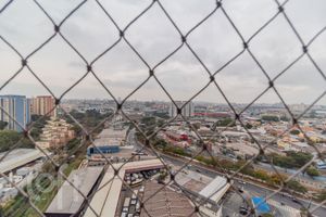 Image 21 - 883572