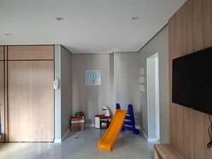Image 21 - 883572