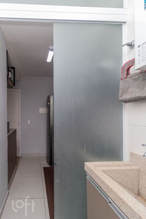Image 12 - 883572