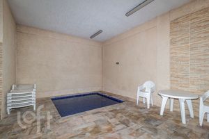 Image 33 - 883572