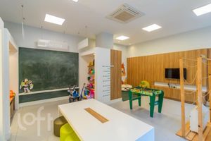 Image 26 - 883574