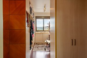Image 18 - 883575