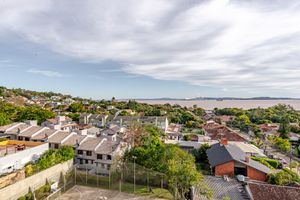 Image 17 - 883575