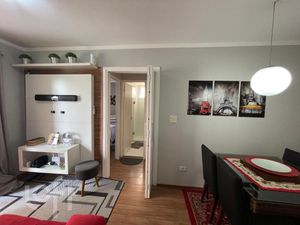 Image 1 - 883582