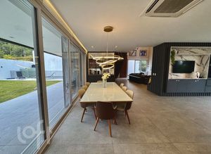 Image 12 - 883587